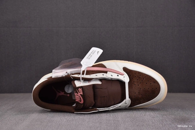 Reps TB x 1 Scott DZ4137-206 SP AJ Travis Low OG 0723